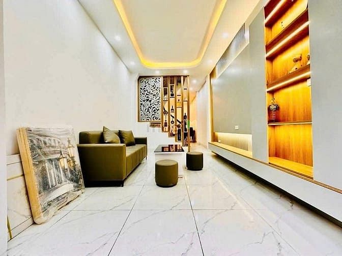 Nhà Thịnh Liệt 48m² giá 9.1 tỷ - Ô tô vào nhà, Tiện ích đầy đủ!