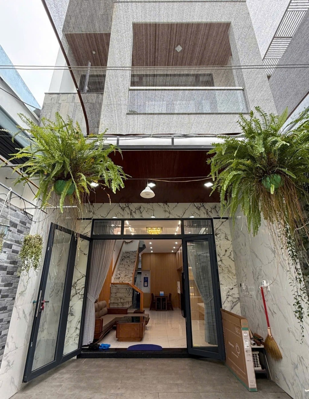 Nhà 3 tầng đường 2 Tháng 9, Đà Nẵng 95m² - Nội thất mới, lô góc 3 mặt thoáng!