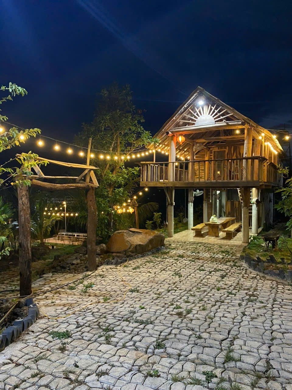 Đất nền Cư Êbur 2,5 sào giá chỉ 2,2 tỷ - Hồ cá và suối mát quanh năm!