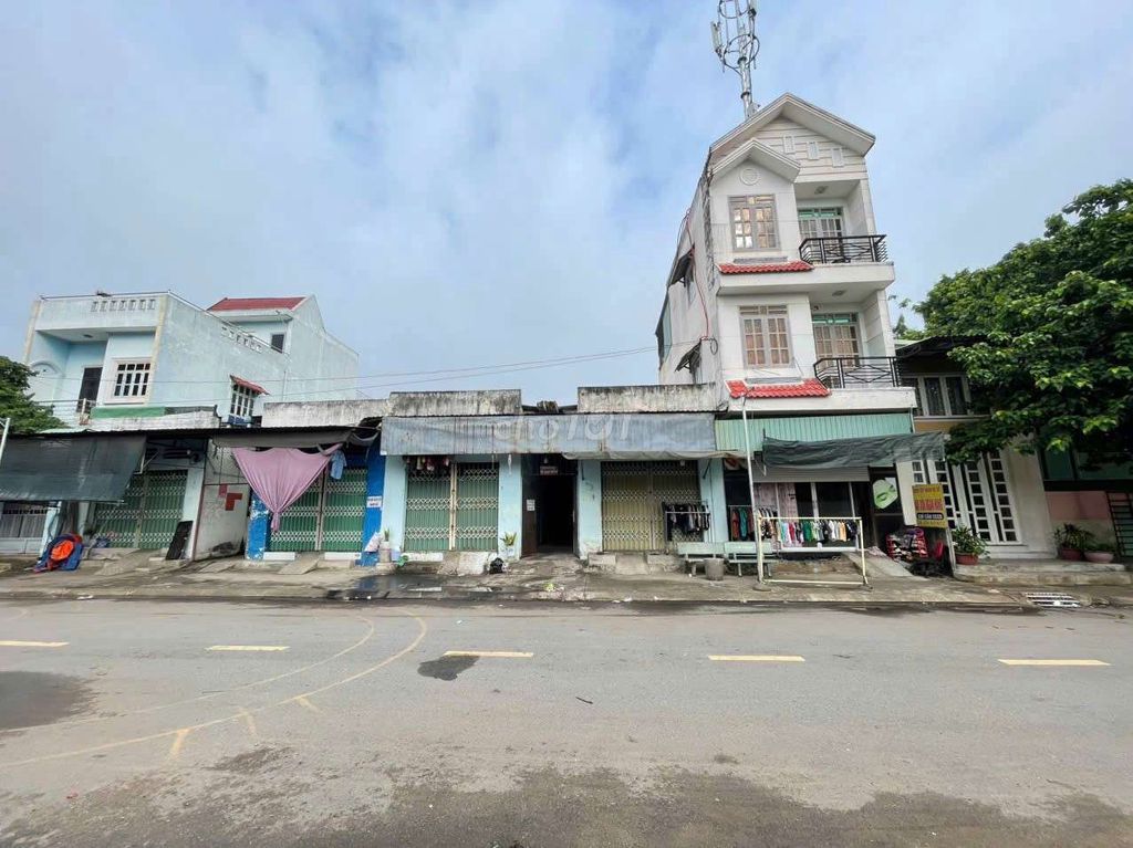 Nhà phố kinh doanh gần chợ Thông Dụng, 280m² giá 11 tỷ - Đầu tư sinh lời ngay!