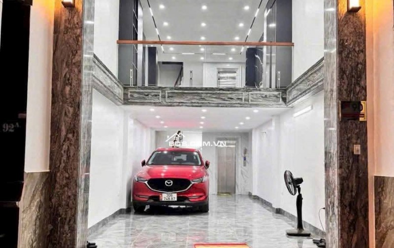 Nhà Hoàng Mai 50m² giá 18.9 tỷ - Ô tô vào nhà, thang máy hiện đại!