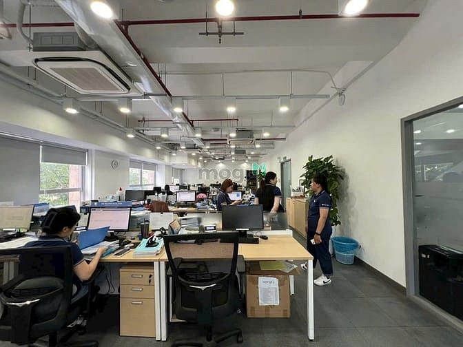Shophouse mặt tiền Nguyễn Cơ Thạch 630m² giá 300 triệu - Phù hợp cho showroom sang trọng!
