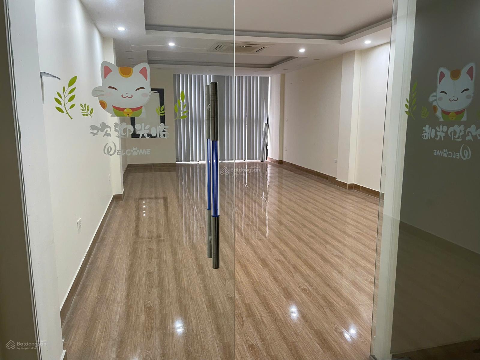 Cho Thuê Văn Phòng Mễ Trì 40m², Giá Chỉ 8 Triệu/Tháng - Vị Trí Đắc Địa, Ô Tô Đỗ Cửa!