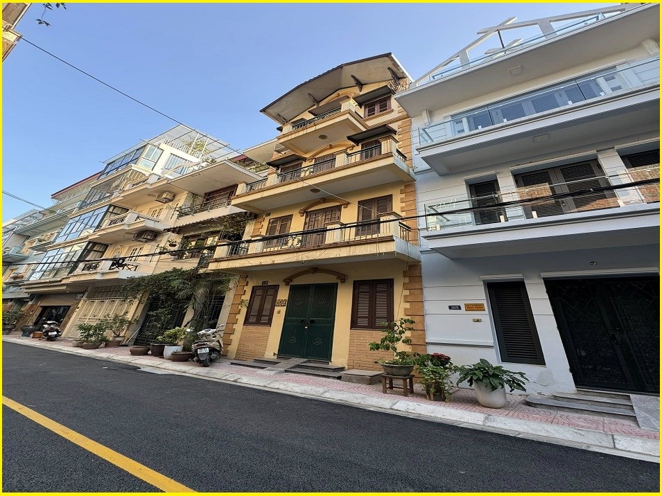 Nhà phố Khâm Thiên 80m² giá 32 tỷ - Khu phân lô đắc địa, ô tô đỗ cửa!