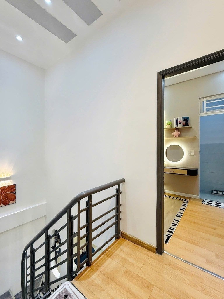 Nhà mới 50m² gần chợ Nguyễn Sỹ Sách, giá 4.7 tỷ - Sẵn sàng cho thuê!