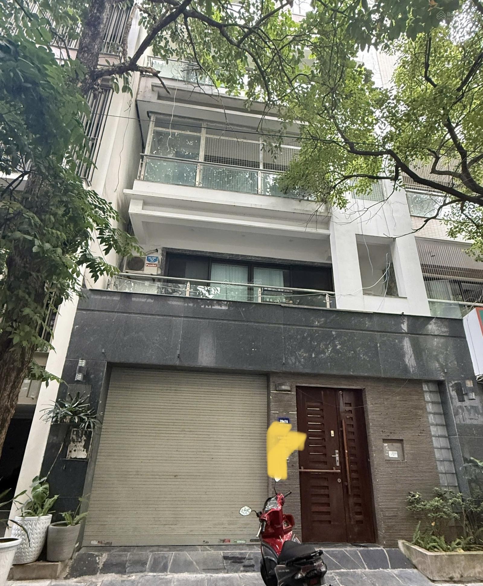 Cho thuê tòa nhà văn phòng Nguyễn Thị Thập 6 tầng 1 tum, mặt tiền 7m - Thiết kế hiện đại, tiện nghi tối ưu!