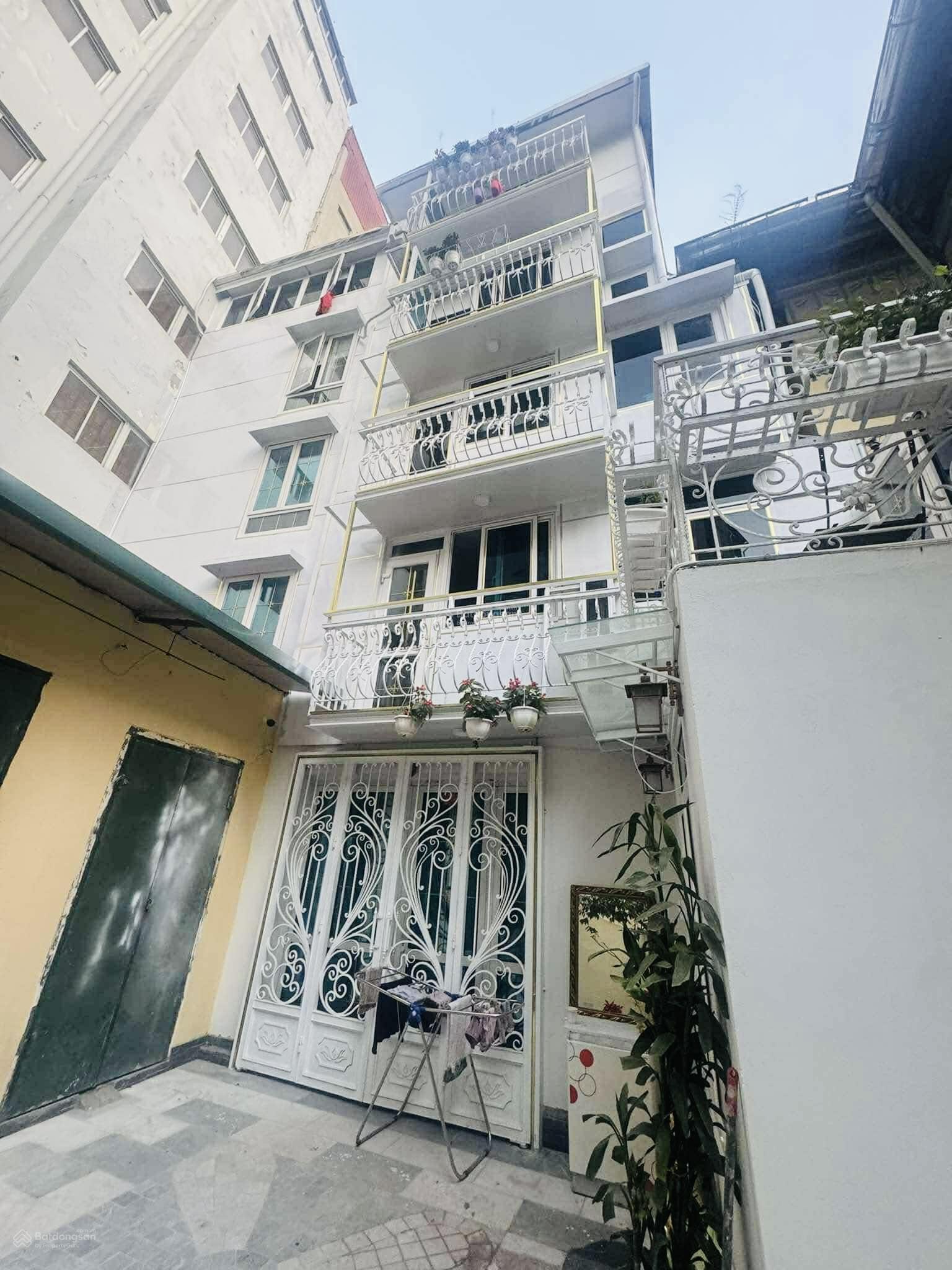 Mặt bằng cho thuê phố Phan Chu Trinh, Hoàn Kiếm 135m² - Vị trí đắc địa, phù hợp kinh doanh!