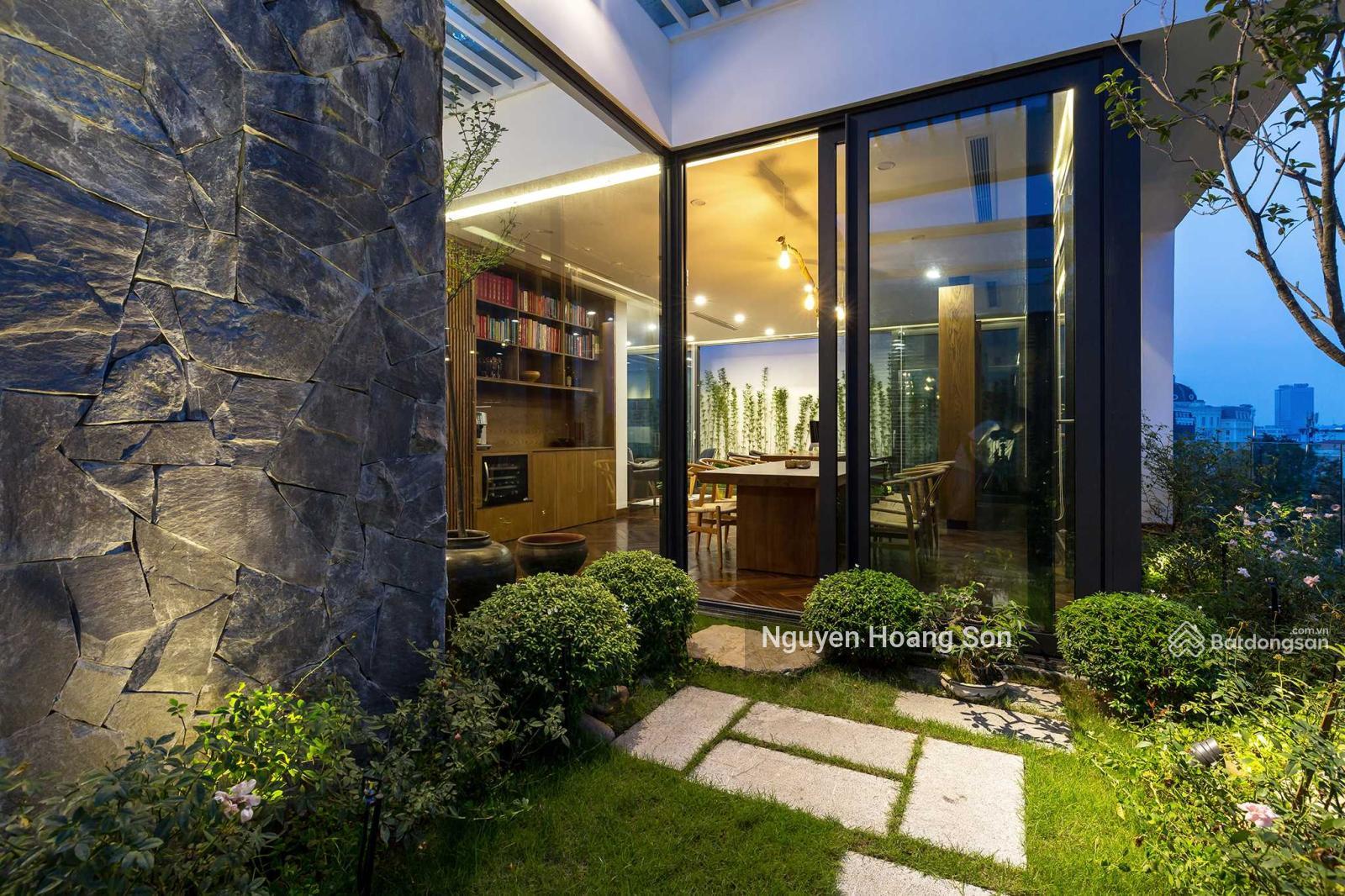 Căn hộ sân vườn 4 phòng ngủ 167m² tại Vinhomes Nguyễn Chí Thanh - Giá 45 triệu/tháng