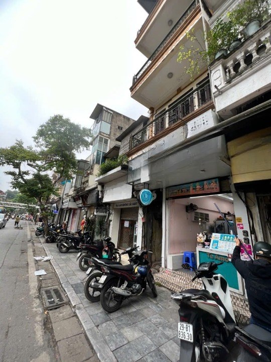 Bán nhà mặt phố Hàng Giấy, Hoàn Kiếm 264m², giá 180 tỷ - Vị trí vàng kinh doanh
