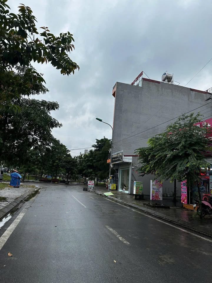 Cửa hàng cho thuê Vân Dương 75m² giá 8 triệu - Vị trí đắc địa sát công viên