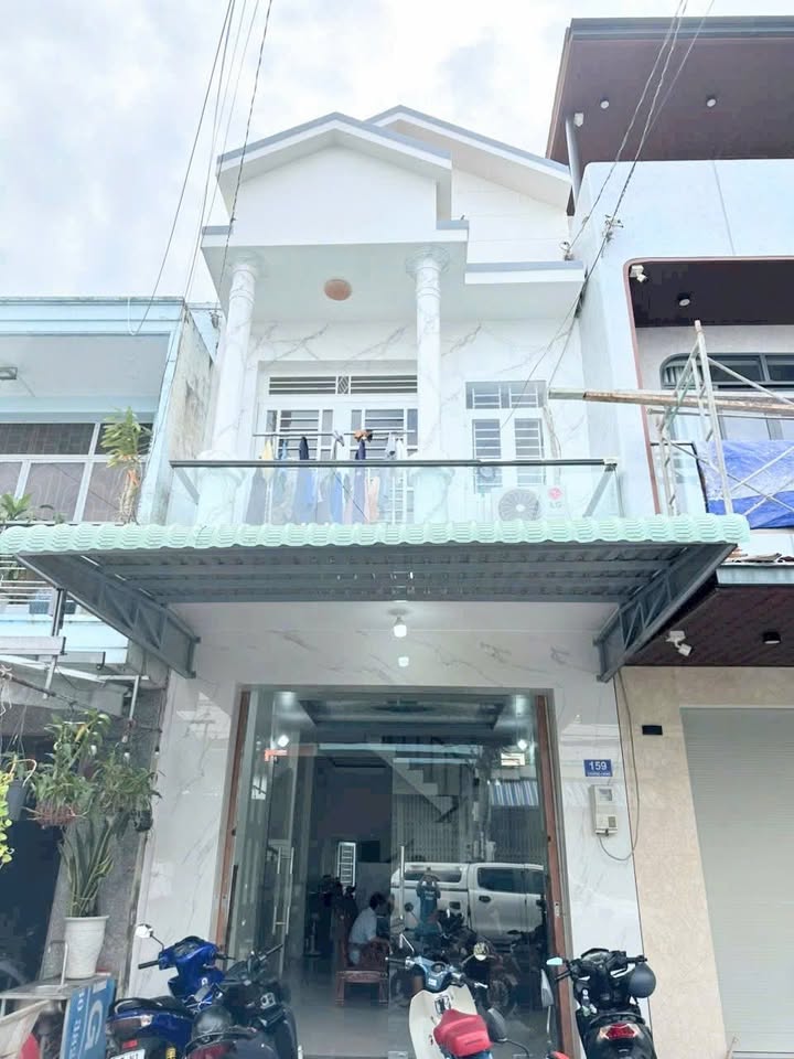 Nhà phố 1 trệt 1 lầu trên đường Trường Chinh, Long Xuyên 48m² giá 2.4 tỷ - Thương lượng ngay!