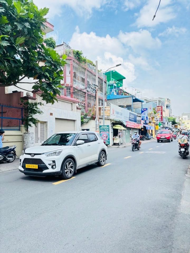 Nhà mặt tiền Phan Đăng Lưu, Bình Thạnh 70m² giá 13 tỷ - Kinh doanh sầm uất!