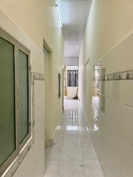 Nhà cấp 4 Trung Mỹ Tây 48m² giá chỉ 3.4 tỷ - Hẻm xe hơi, vị trí đẹp!