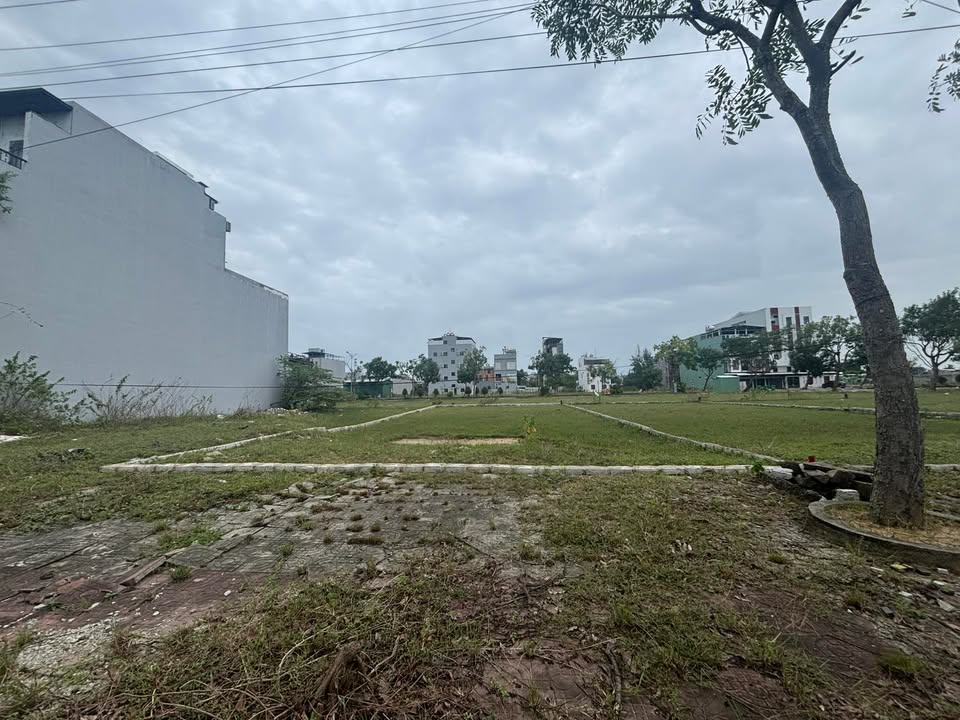 Bán lô biệt thự đẹp 250m² tại khu đô thị số 3, Điện Bàn Đông - Giá 8 tỷ VND!