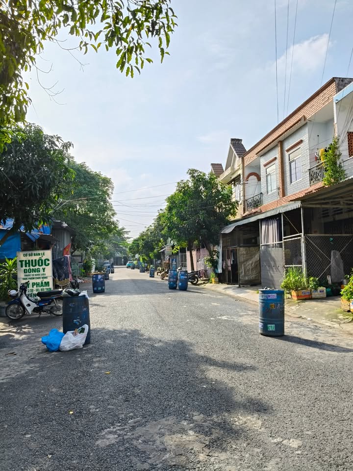 Nhà bán tại KDC Thông Dụng, Dĩ An - Diện tích 250m² giá 8 tỷ - Đầu tư sinh lời tốt!