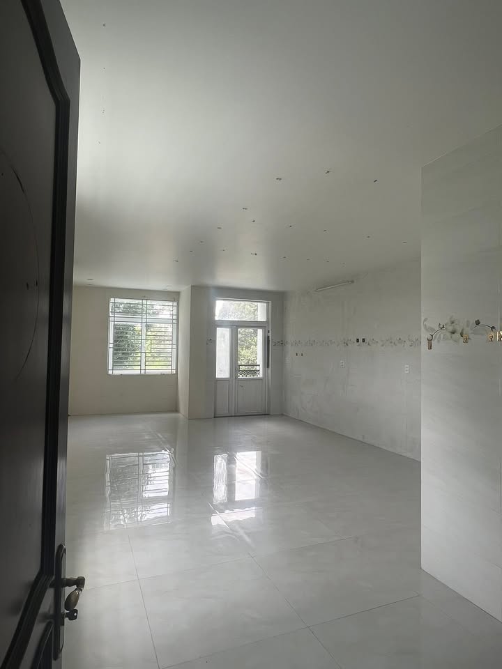 Cửa hàng cho thuê tại Khu vui chơi Tiểu Long - Diện tích 45m² chỉ 4 triệu/tháng!