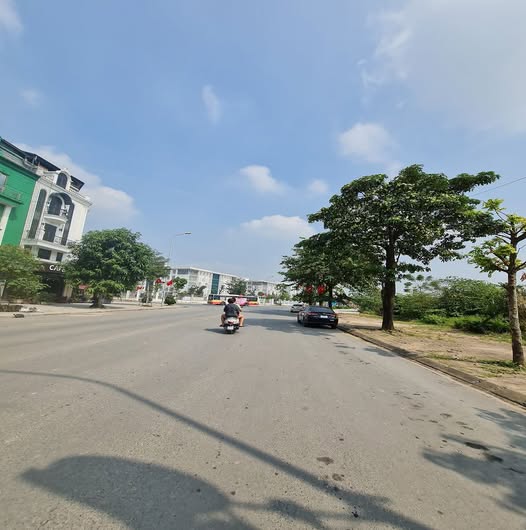 Bán đất Gia Lâm 202m² giá 1 tỷ - Mặt tiền rộng, ô tô vào tận nơi!