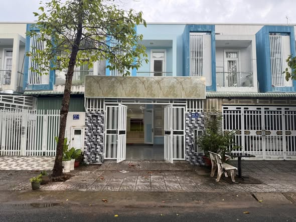 Nhà phố KĐT Phú Cường, Rạch Giá 90m² giá chỉ 2 tỷ - Vào ở ngay!