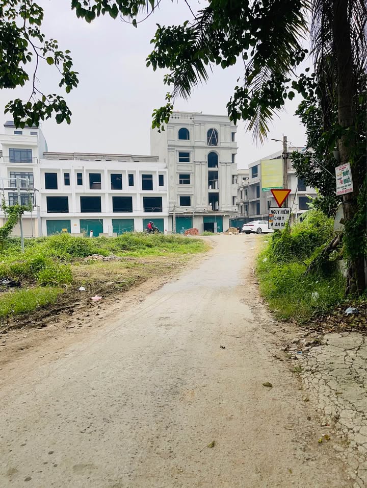 Nhà 2 tầng mới xây tại phố Lễ Môn, Quảng Phú - 88m² chỉ 2 tỷ - Tiềm năng sinh lời cao!