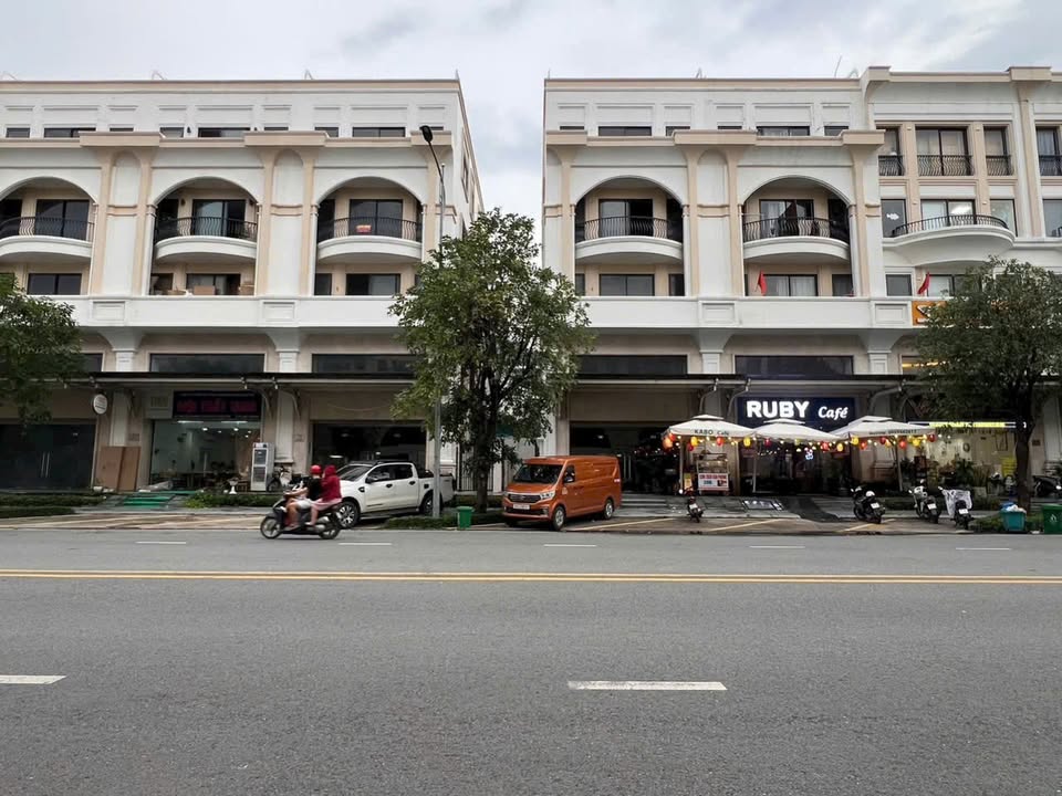 Shophouse cho thuê mặt tiền Đinh Thị Thi, Thủ Đức 147m² - Vị trí đắc địa, giá tốt!