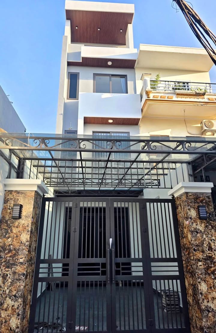 Nhà mặt đường Lương Thế Vinh 4 tầng giá 4.6 tỷ - Kinh doanh thuận lợi!