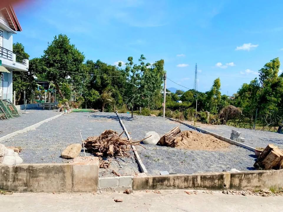 Đất Cam Lộc - Cam Ranh 100m² giá 1.7 tỷ - Mặt đường xe tải, khu dân cư sầm uất!