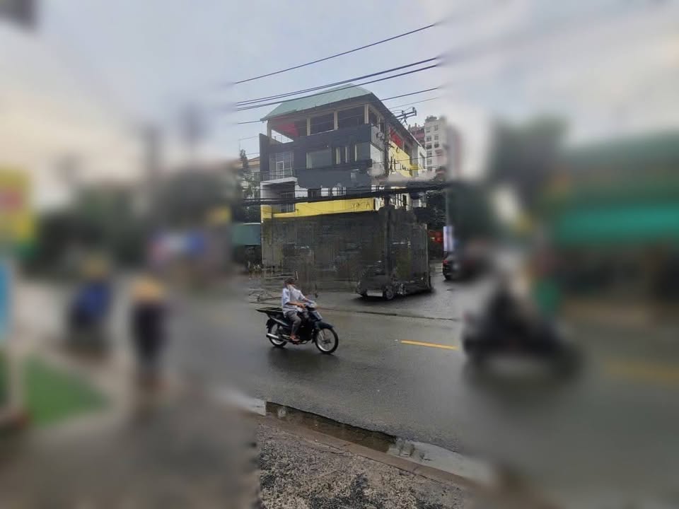 Nhà phố cho thuê mặt tiền đường Nguyễn Văn Quá, Quận 12 - Diện tích 300m², giá 120 triệu/tháng!