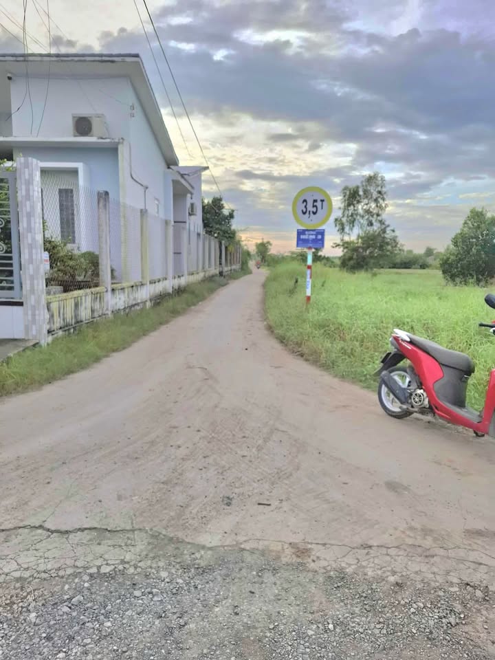 Đất thổ cư 126m² mặt tiền đường bê tông tại Gò Công Đông - Giá chỉ 280 triệu!