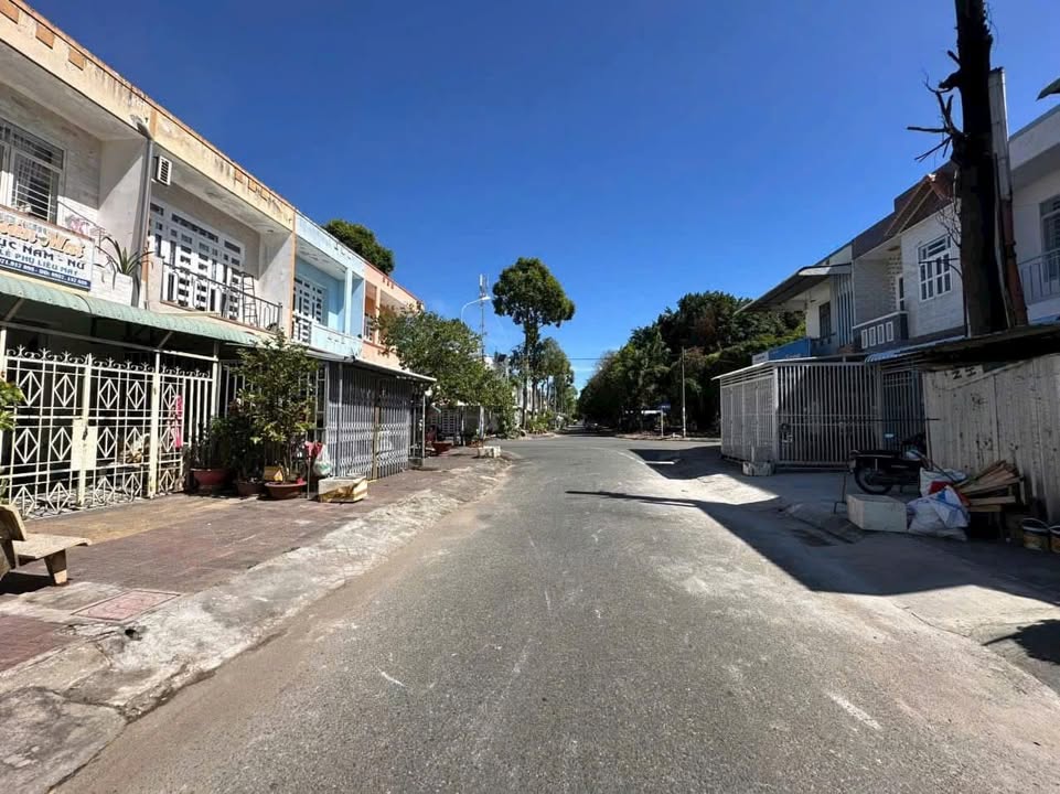 Nhà trệt lầu KDC 586 Cái Răng 80m² giá 2.4 tỷ - Cơ hội vàng cho gia đình bạn!