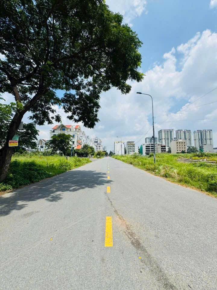 Bán đất nền nhà phố mặt tiền đường Nguyễn Văn Kỉnh 107.5m² - Giá tốt chỉ 30.1 tỷ!