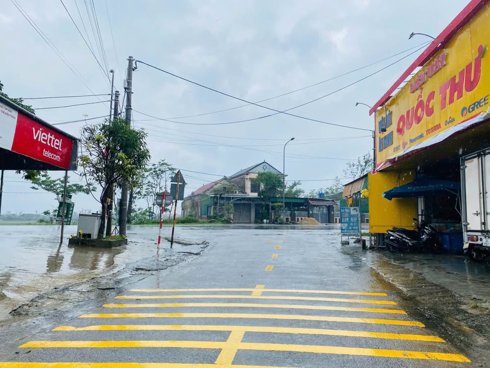 Nhà bán Thôn Đông Sơn, Lộc Hà, 207m² giá 2.9 tỷ - Giao thông thuận lợi, dân cư đông đúc!