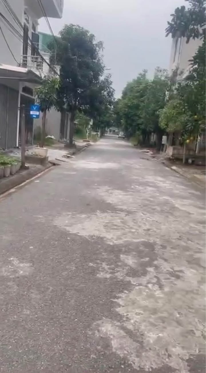 Đất mặt đường Lộc Vượng, Nam Định 63m² giá 2.5 tỷ - Sổ đỏ chính chủ, hướng Đông!