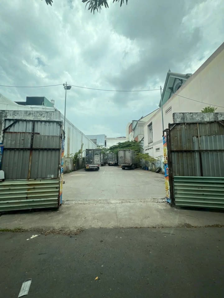 Đất Biệt Thự Đường Số 3 Thủ Đức 413m² giá 28 tỷ - Vị trí đắc địa gần Khu Đô Thị Vạn Phúc!