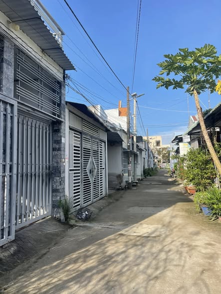 Nhà riêng trung tâm thị trấn Cần Giuộc 72m² giá 2.2 tỷ - Sổ hồng riêng chính chủ!