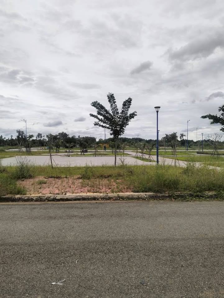 Đất mặt tiền đường nhựa Long Hương - 95m² chỉ 1.8 tỷ - View núi sông tuyệt đẹp!