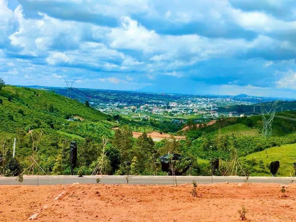 Đất nền Ỷ Lan, Bảo Lộc 650m² giá 950 triệu - Mặt đường nhựa, view đẹp!