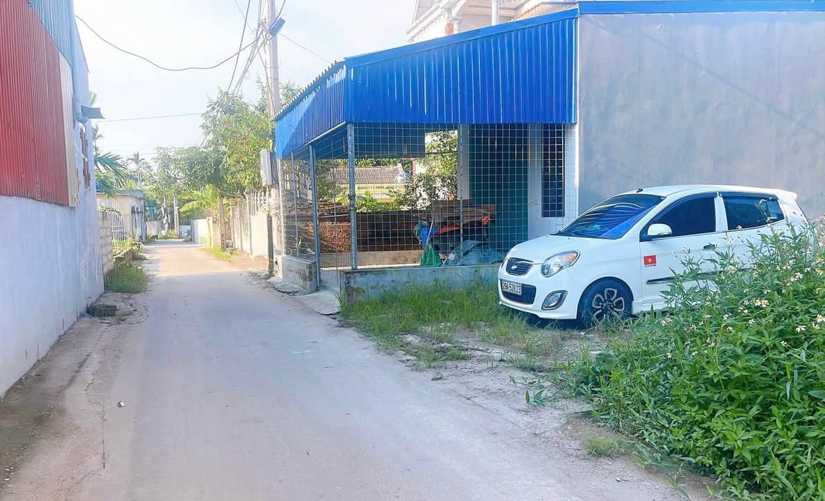 Đất nền Dân Chủ Hưng Hà 126m² giá 900 triệu - Nhà mới xây đẹp, sổ đỏ chính chủ!