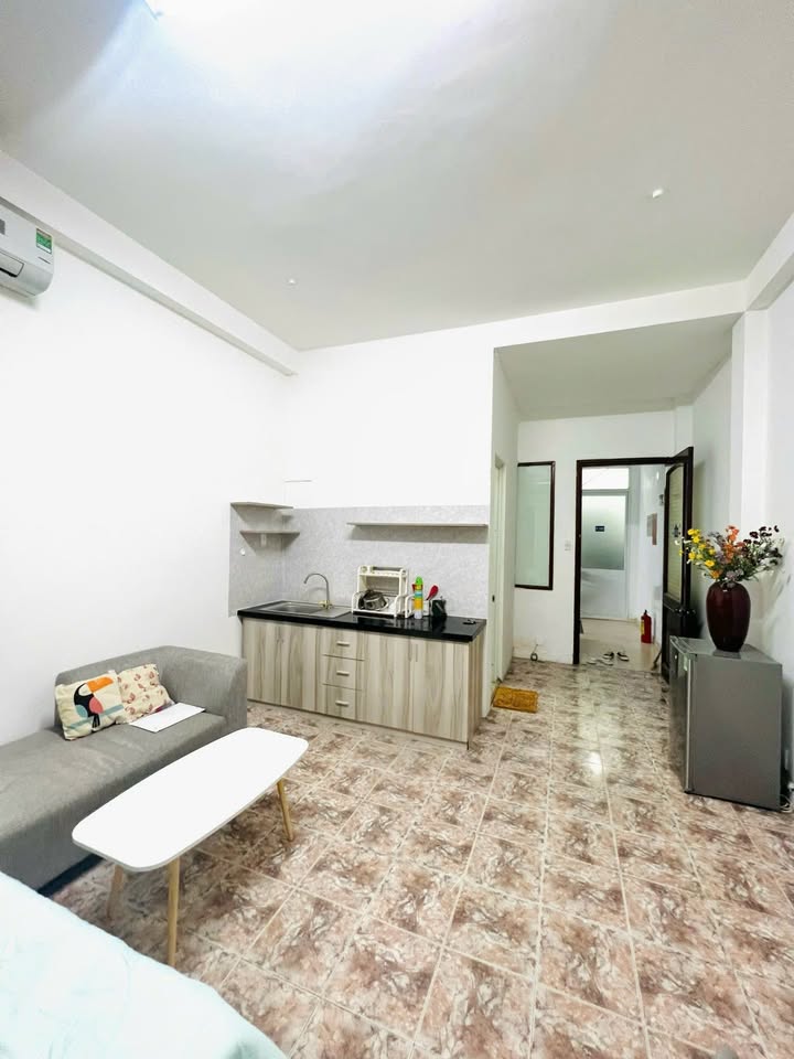 Cho thuê studio ban công mặt tiền Nguyễn Văn Thủ, Q1 – Giá tốt cho thuê Airbnb!