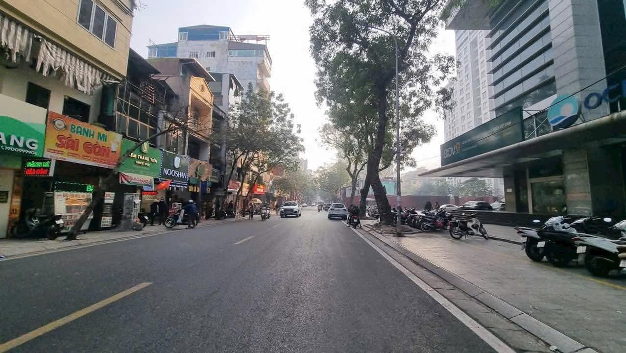 Nhà phố Lạc Trung, Hai Bà Trưng 55m² giá 35 tỷ - Kinh doanh sầm uất, lô góc thoáng đãng!