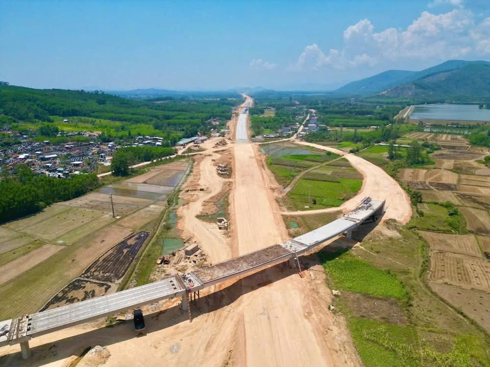 Lô đất 2 mặt tiền Đức Tân, Mộ Đức 2733m² giá 1 tỷ - Đầu tư sinh lời ngay!