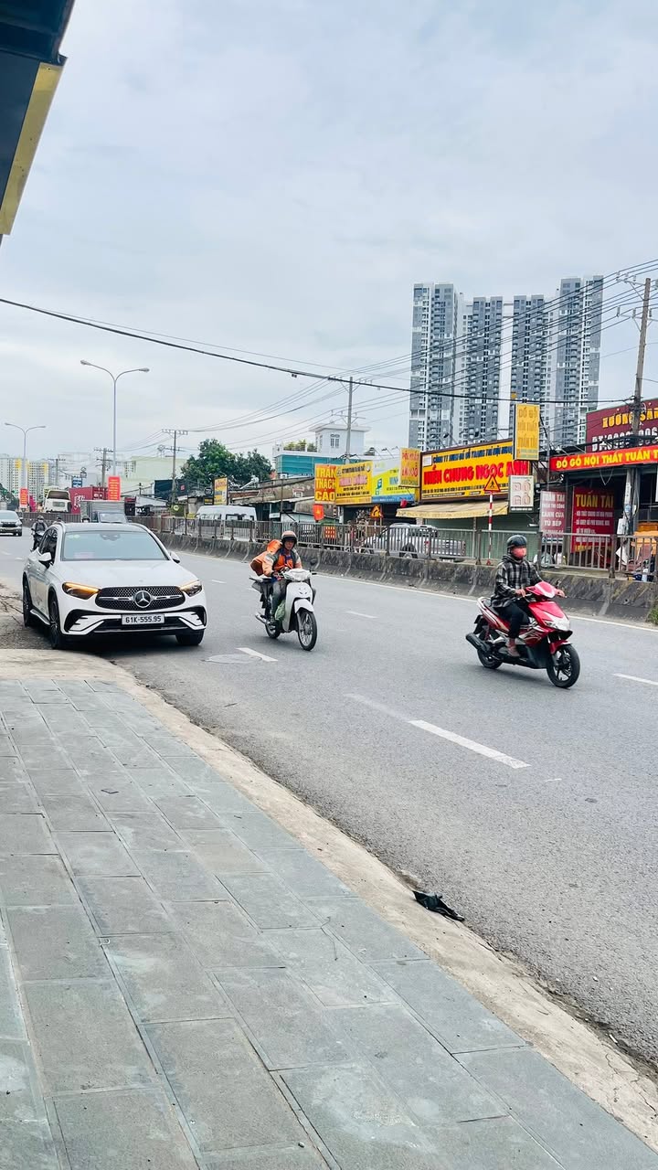 Showroom ô tô mặt tiền Quốc Lộ 1K - 207m² giá 11.5 tỷ - Kinh doanh ngay!