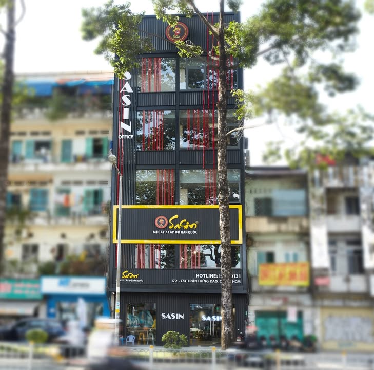 Cho thuê tòa nhà mặt tiền Trần Hưng Đạo, Quận 1 - Vị trí đắc địa cho mọi mô hình kinh doanh