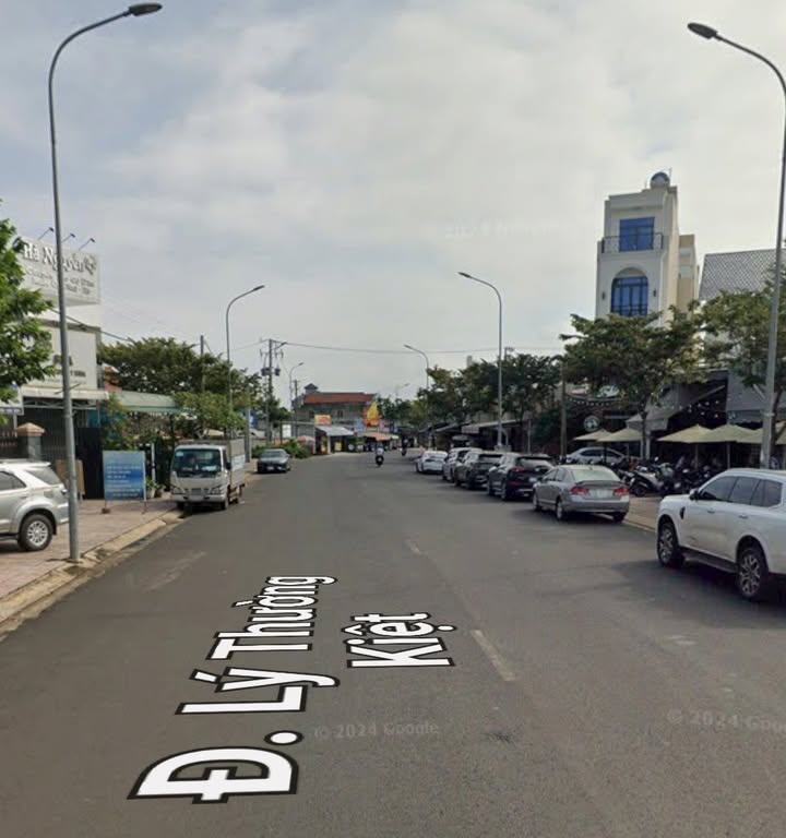 Bán FrontHouse đường Lý Thường Kiệt, Tân Phú 276m² - Vị trí đắc địa kinh doanh!