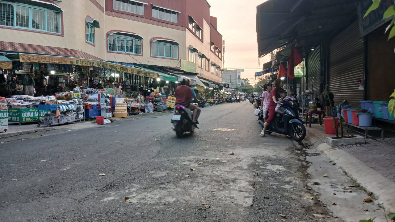 Dãy trọ phường Bình Hòa, Thuận An 100m² giá chỉ 3 tỷ - Đầu tư sinh lời ngay!