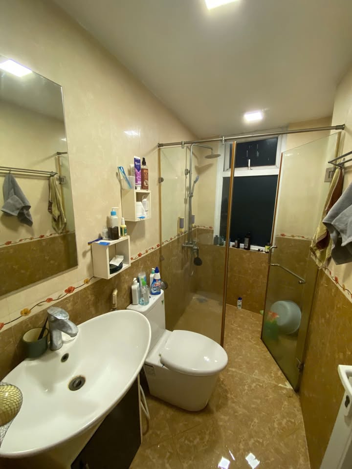 Nhà phố cho thuê tại ngõ 189 Nguyễn Ngọc Vũ, Cầu Giấy - Nội thất đầy đủ, sẵn sàng vào ở!