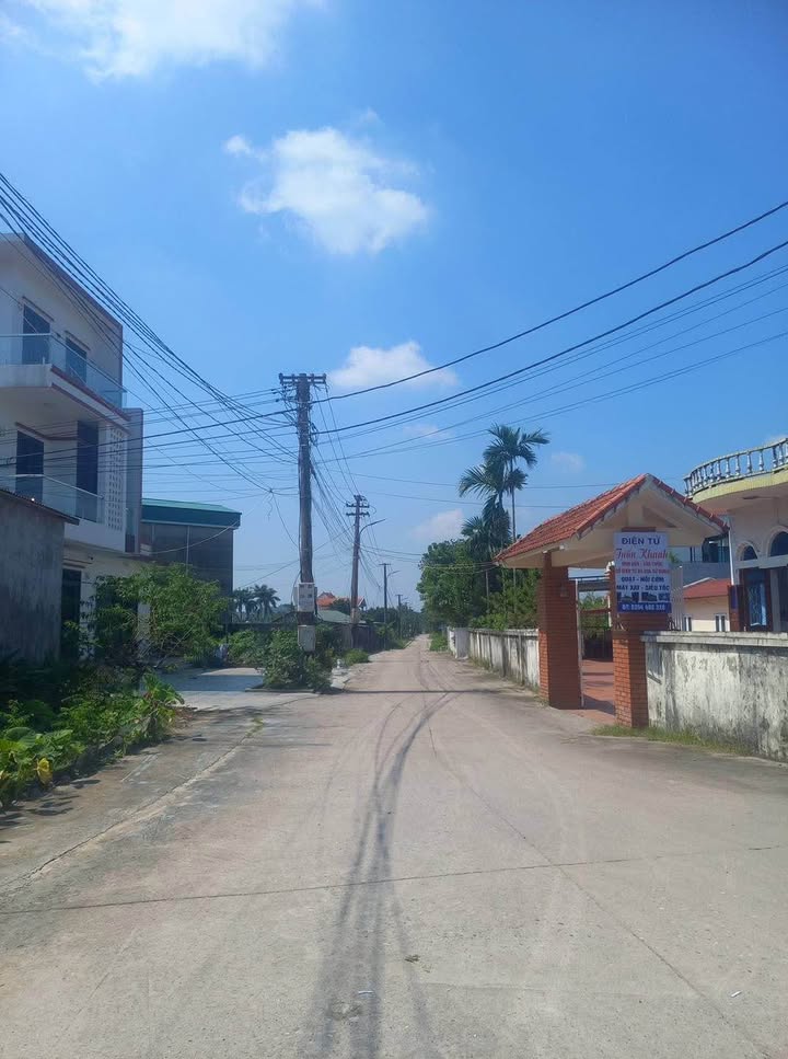 Đất nền khu phố Hồng Kỳ, Móng Cái 110m² giá 1 tỷ - Mặt tiền rộng, dân cư đông đúc!