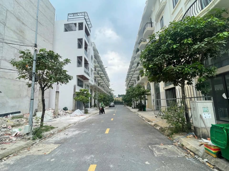 Đất góc 2 mặt tiền đường Thạnh Lộc 16, Quận 12, 56m² giá chỉ 5.2 tỷ - Cơ hội đầu tư hấp dẫn!