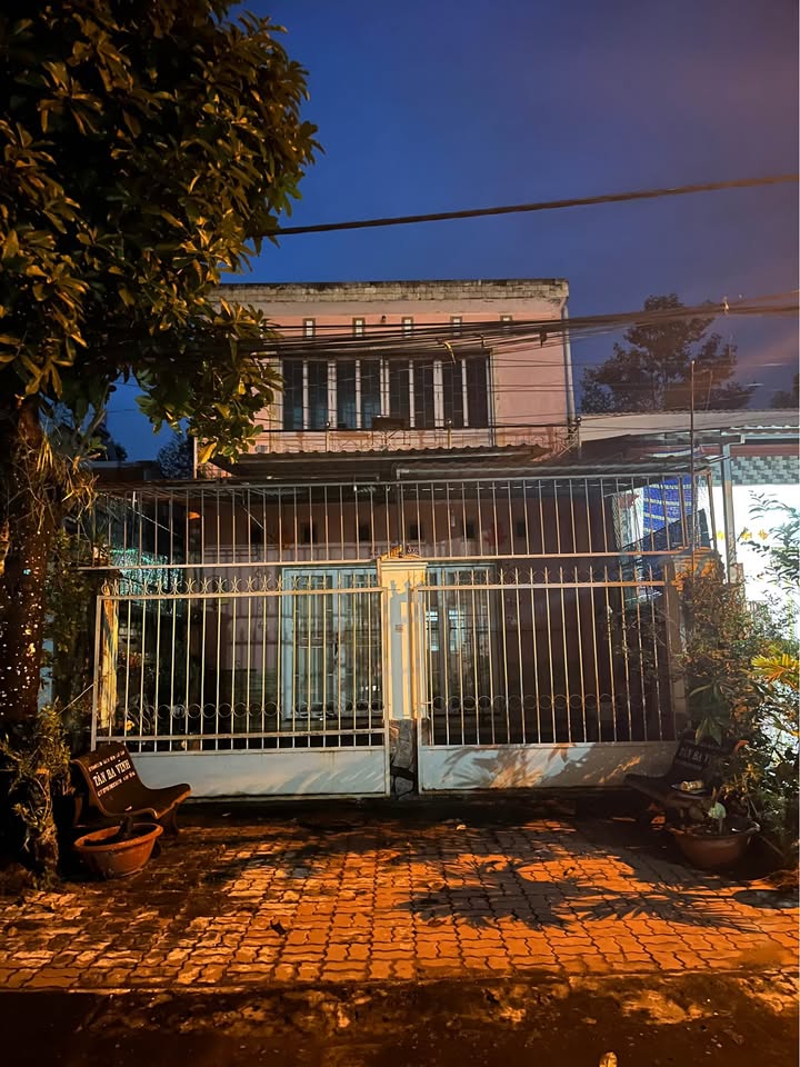 Nhà 01 Trệt 01 Lầu Đinh Tiên Hoàng Vĩnh Long 125m² giá 2 tỷ - Pháp lý sổ hồng chính chủ!