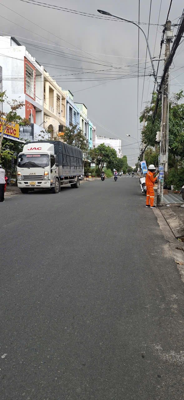 Nhà phố Rạch Giá 98.75m² giá 4 tỷ - Kinh doanh thuận lợi!