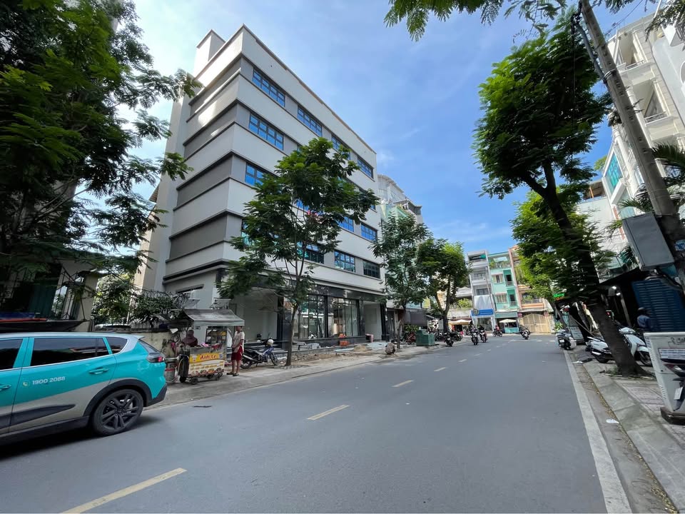 Cho thuê tòa nhà mới xây tại Thành Thái, Q10 - Diện tích 170m² giá 140 triệu/tháng